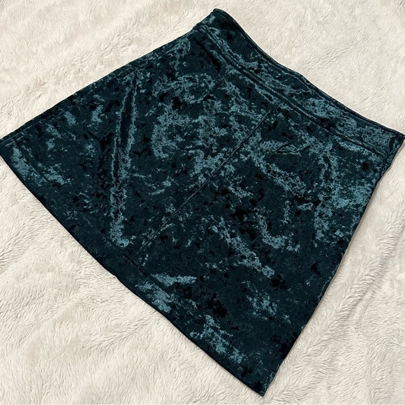 Emerald Green Faux Suede Skirt - Picture 2 of 5